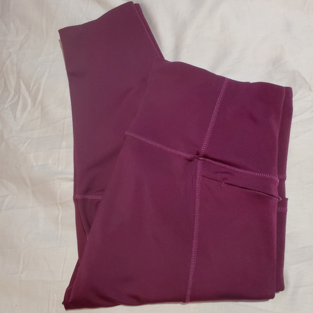 Adrienne Vittadini Sport Capri Leggings